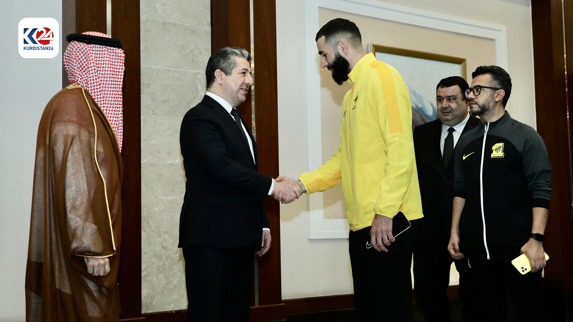 Kurdistan Region Prime Minister Masrour Barzani (second from left) shaking hands with Al-Ittihad Club footballers Karim Benzema, Nov. 5, 2023. (Photo: Kurdistan 24)